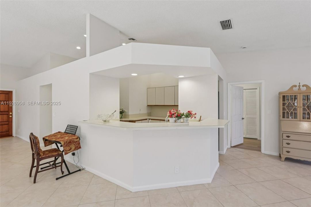 En Venta: $669,000 (3 camas, 2 baños, 1928 Pies cuadrados)