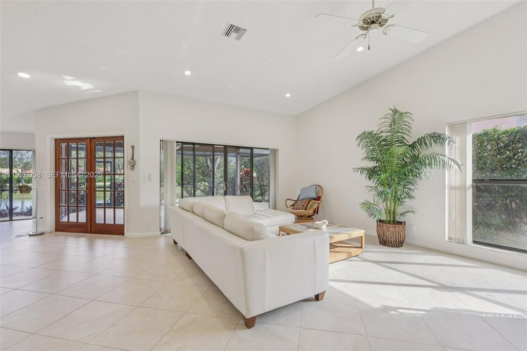 En Venta: $669,000 (3 camas, 2 baños, 1928 Pies cuadrados)