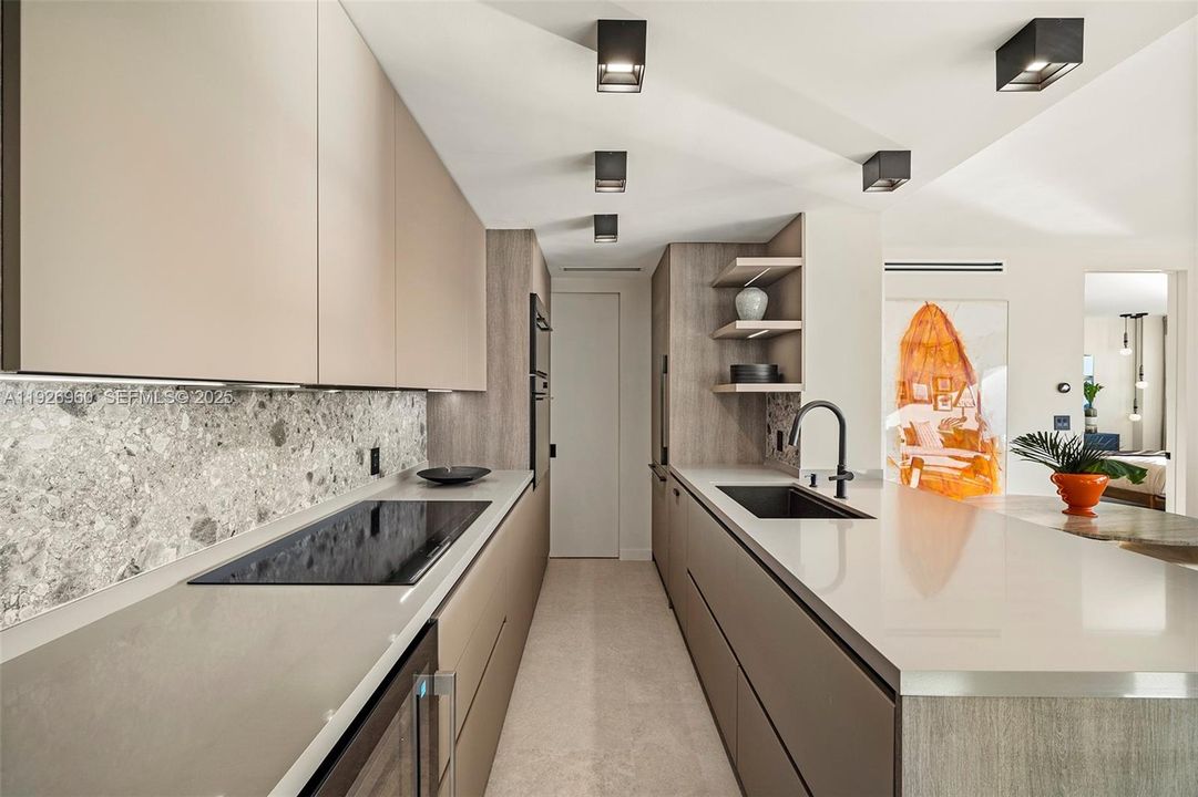 For Sale: $1,050,000 (1 beds, 1 baths, 859 Square Feet)