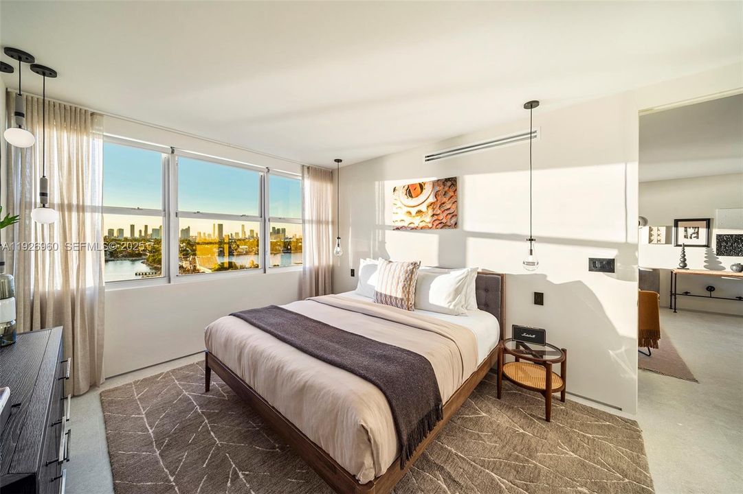 For Sale: $1,050,000 (1 beds, 1 baths, 859 Square Feet)