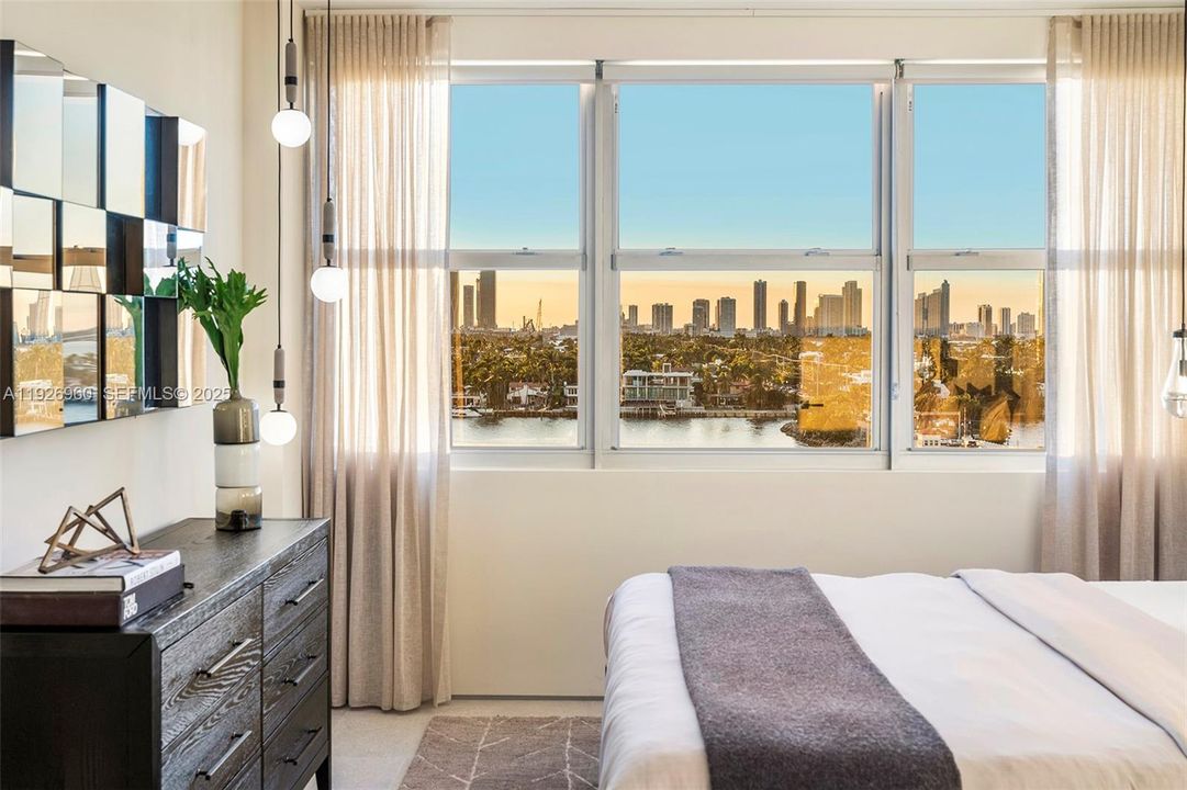 For Sale: $1,050,000 (1 beds, 1 baths, 859 Square Feet)