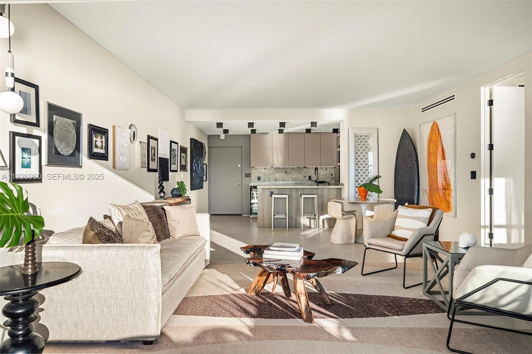 For Sale: $1,050,000 (1 beds, 1 baths, 859 Square Feet)