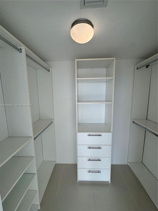 出租: $3,150 (2 贝兹, 2 浴室, 1002 平方英尺)