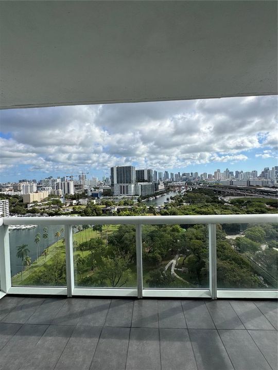 出租: $3,150 (2 贝兹, 2 浴室, 1002 平方英尺)