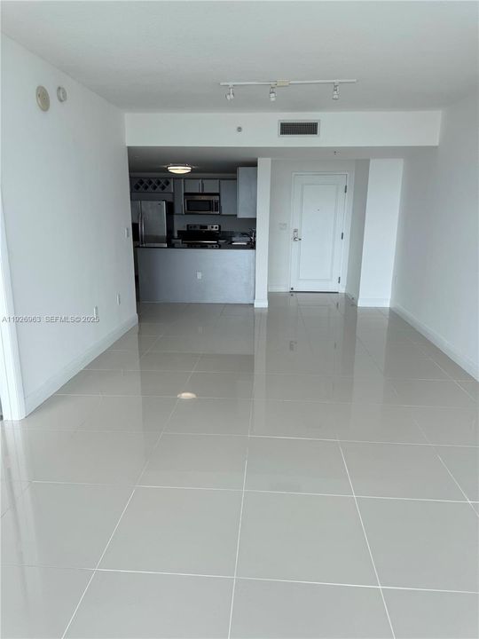 出租: $3,150 (2 贝兹, 2 浴室, 1002 平方英尺)