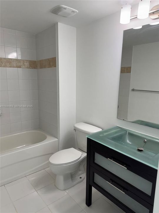 出租: $3,150 (2 贝兹, 2 浴室, 1002 平方英尺)