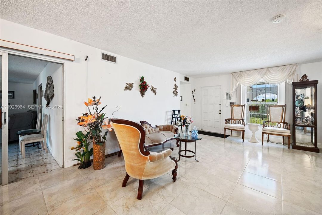 For Sale: $550,000 (3 beds, 2 baths, 1647 Square Feet)