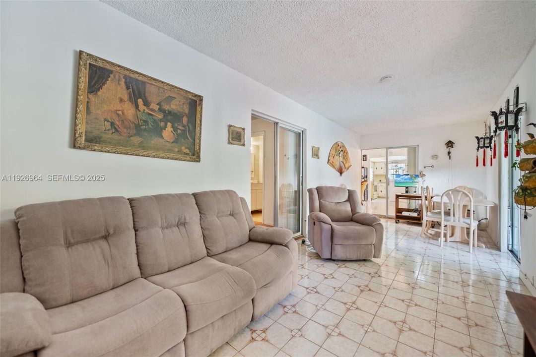 For Sale: $550,000 (3 beds, 2 baths, 1647 Square Feet)