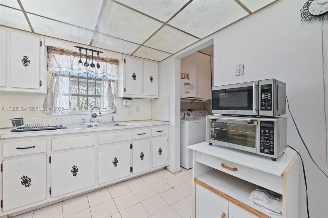 For Sale: $550,000 (3 beds, 2 baths, 1647 Square Feet)