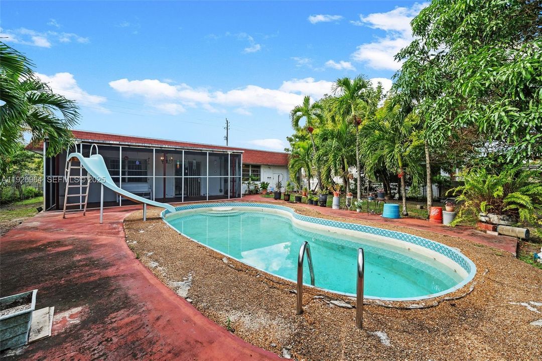 For Sale: $550,000 (3 beds, 2 baths, 1647 Square Feet)