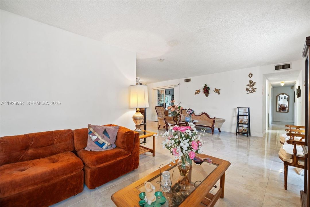 For Sale: $550,000 (3 beds, 2 baths, 1647 Square Feet)