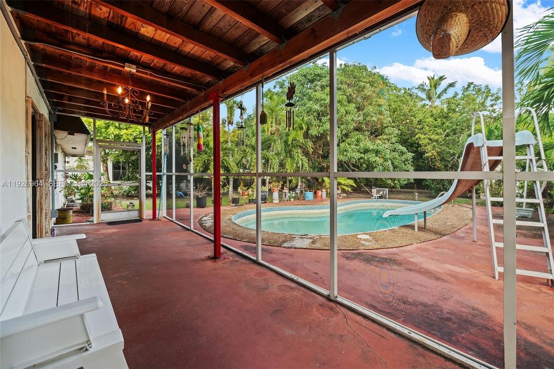 For Sale: $550,000 (3 beds, 2 baths, 1647 Square Feet)