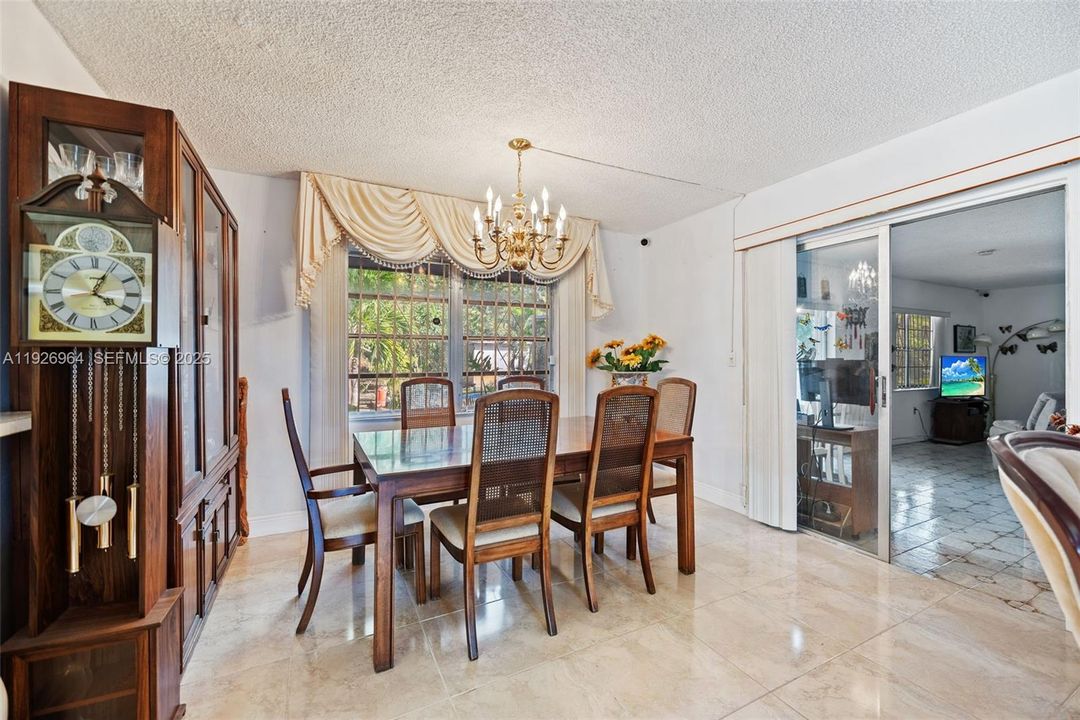 For Sale: $550,000 (3 beds, 2 baths, 1647 Square Feet)