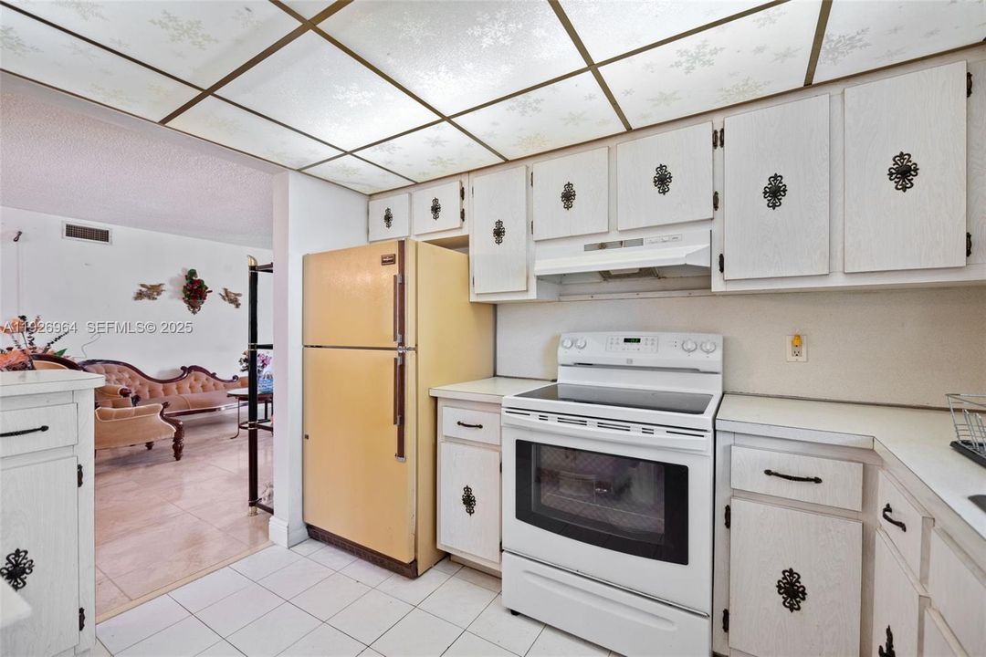 For Sale: $550,000 (3 beds, 2 baths, 1647 Square Feet)