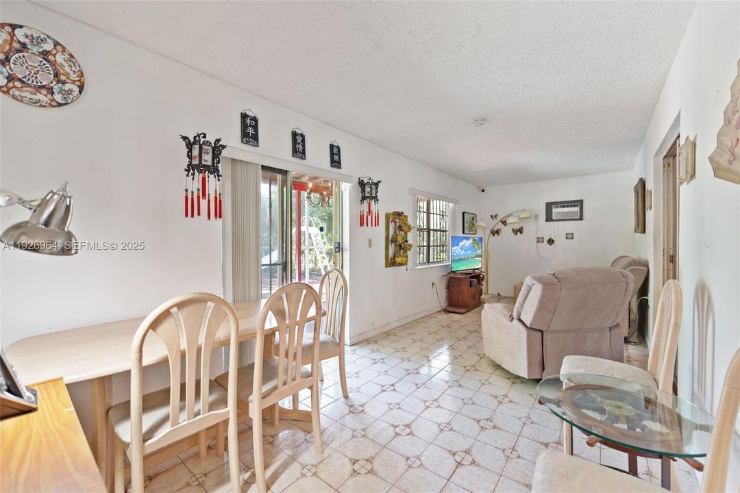 For Sale: $550,000 (3 beds, 2 baths, 1647 Square Feet)