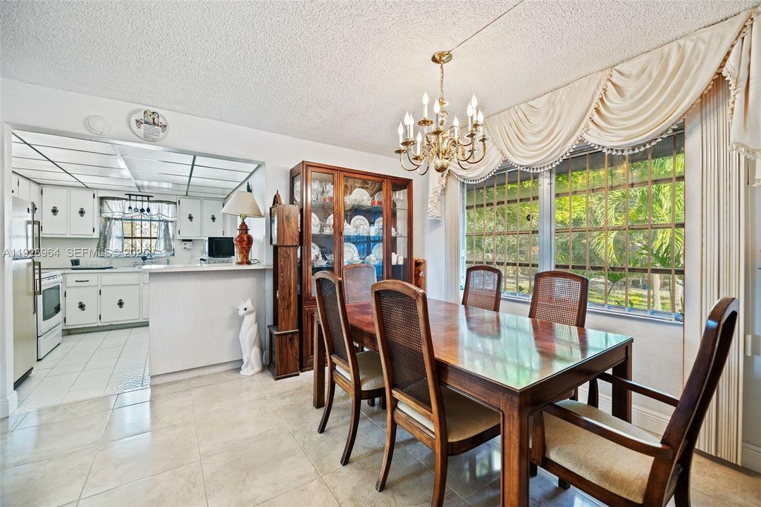 For Sale: $550,000 (3 beds, 2 baths, 1647 Square Feet)