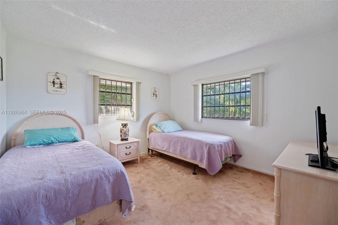 For Sale: $550,000 (3 beds, 2 baths, 1647 Square Feet)