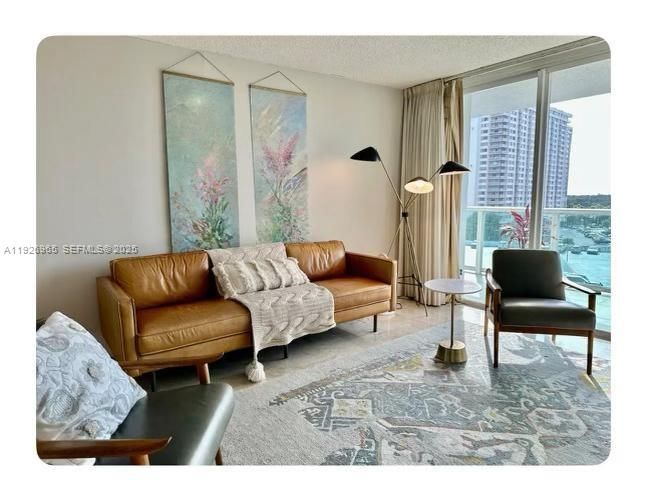 出租: $2,900 (2 贝兹, 2 浴室, 1331 平方英尺)