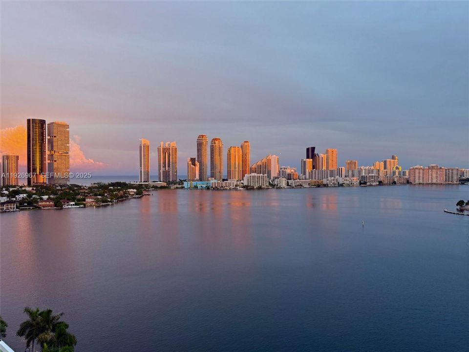 待售: $699,000 (2 贝兹, 2 浴室, 1365 平方英尺)