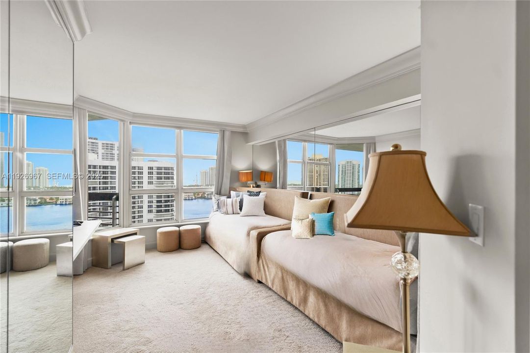 待售: $699,000 (2 贝兹, 2 浴室, 1365 平方英尺)