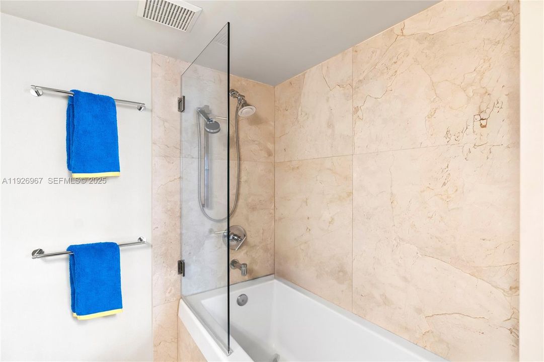 待售: $699,000 (2 贝兹, 2 浴室, 1365 平方英尺)