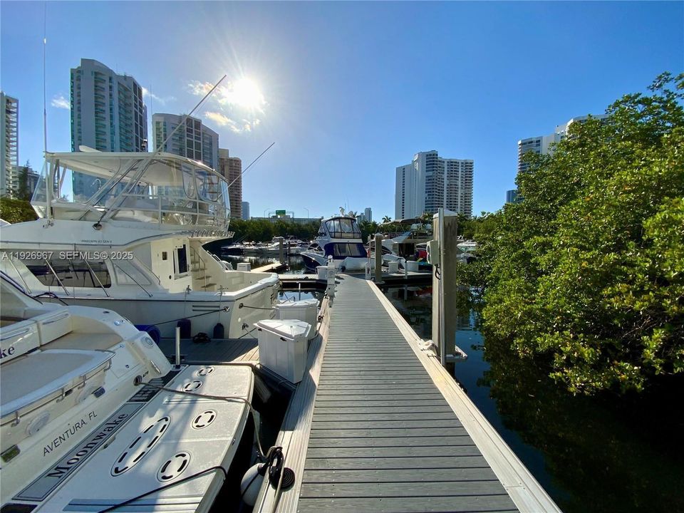 待售: $699,000 (2 贝兹, 2 浴室, 1365 平方英尺)