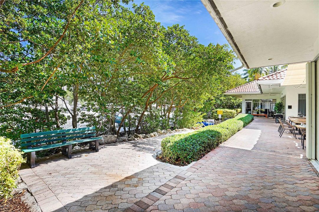 待售: $699,000 (2 贝兹, 2 浴室, 1365 平方英尺)