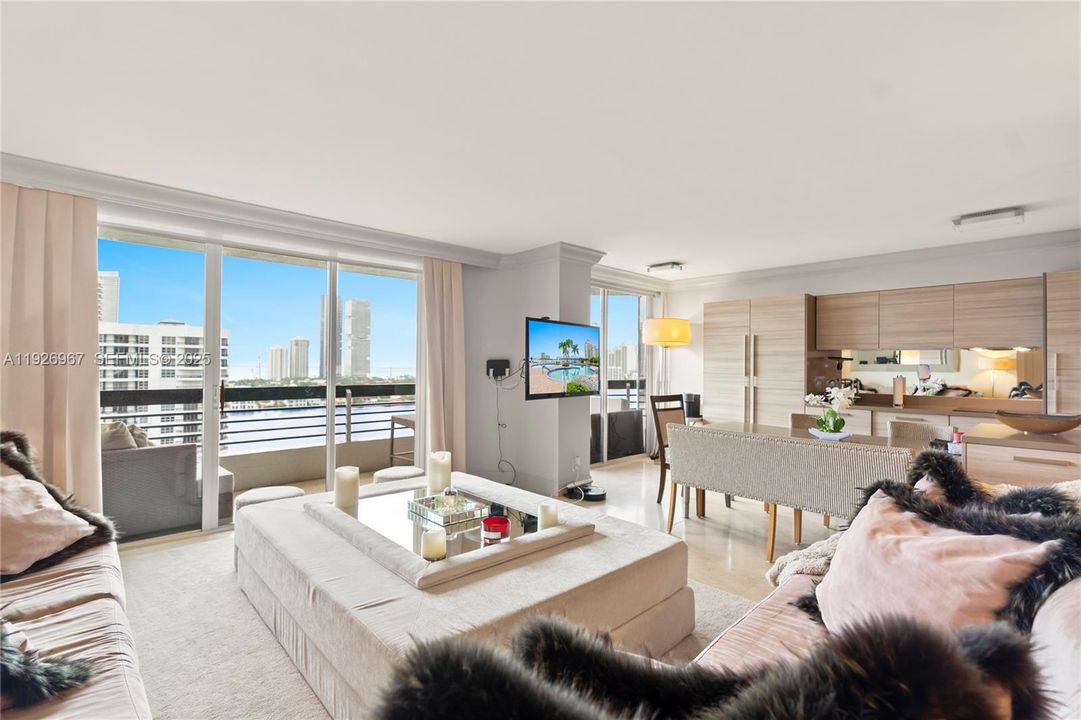 待售: $699,000 (2 贝兹, 2 浴室, 1365 平方英尺)