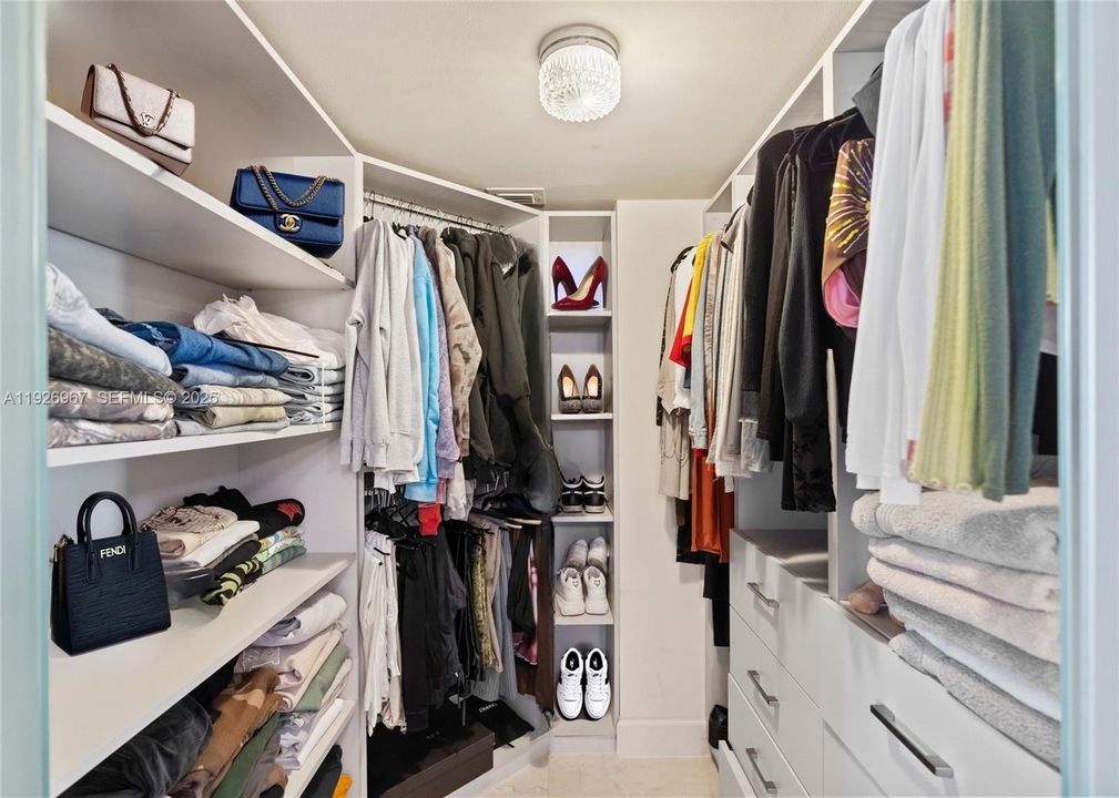 待售: $699,000 (2 贝兹, 2 浴室, 1365 平方英尺)