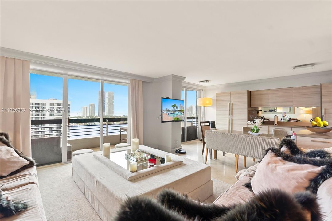 待售: $699,000 (2 贝兹, 2 浴室, 1365 平方英尺)