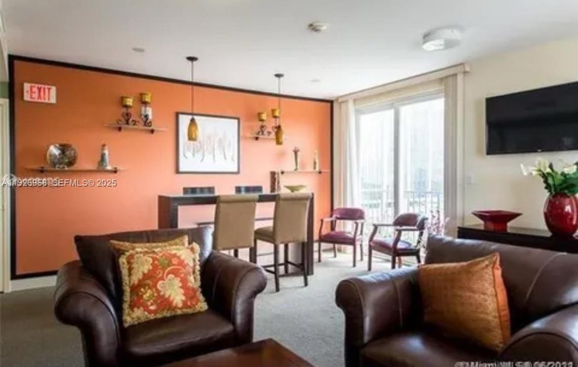 В аренду: $3,550 (2 спален, 2 ванн, 930 Квадратных фут)