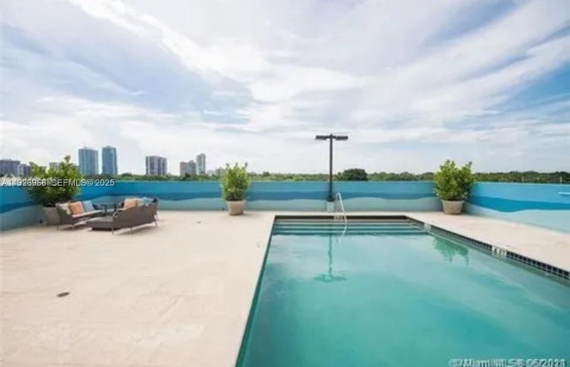 В аренду: $3,550 (2 спален, 2 ванн, 930 Квадратных фут)