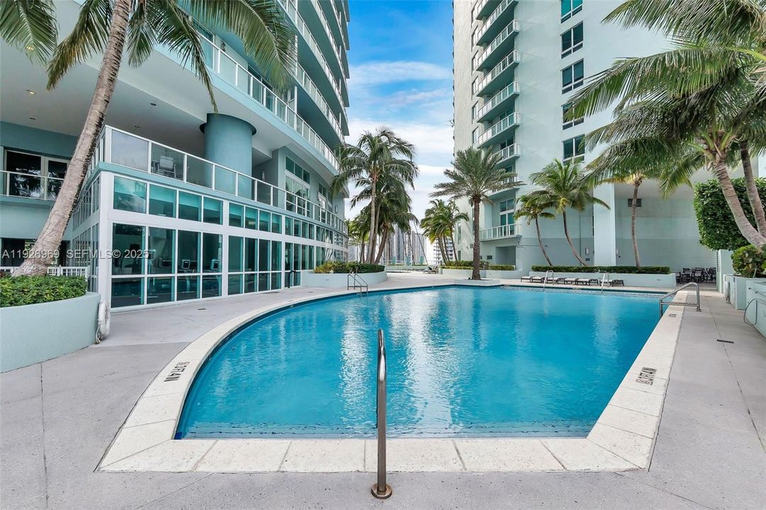 For Sale: $1,249,999 (3 beds, 2 baths, 1902 Square Feet)