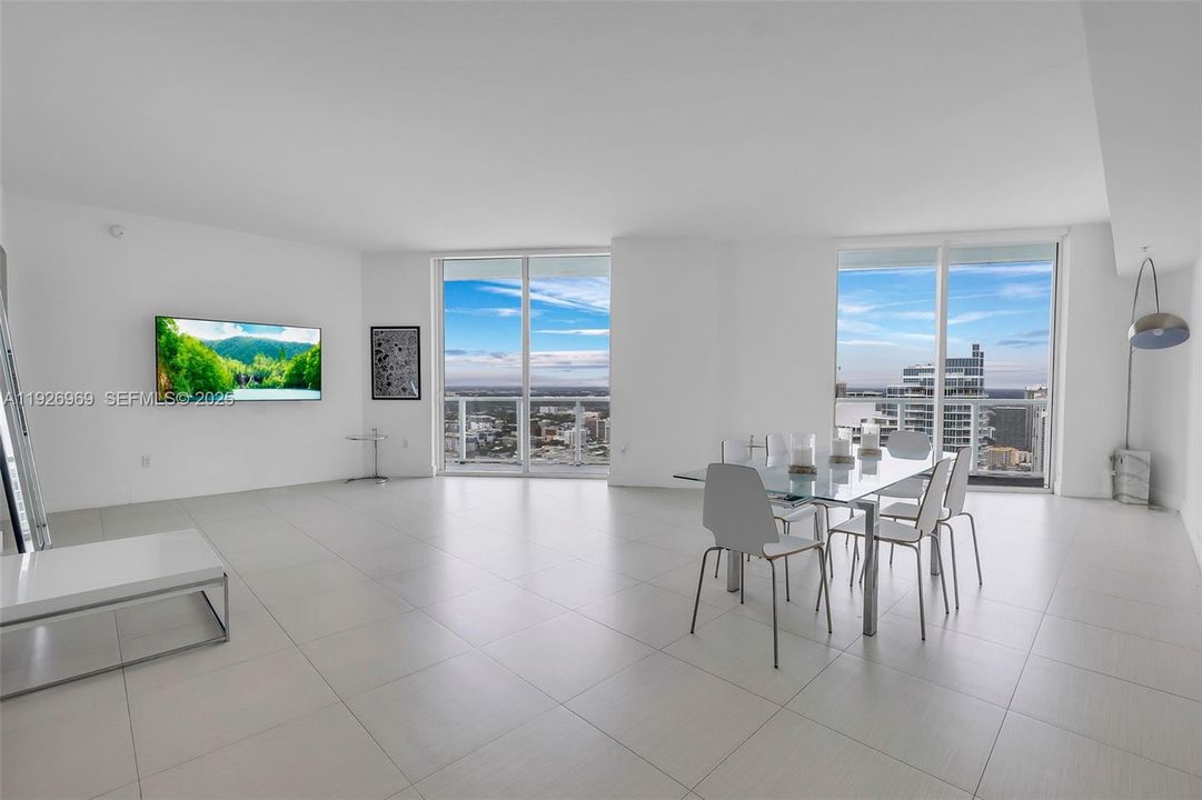 For Sale: $1,249,999 (3 beds, 2 baths, 1902 Square Feet)