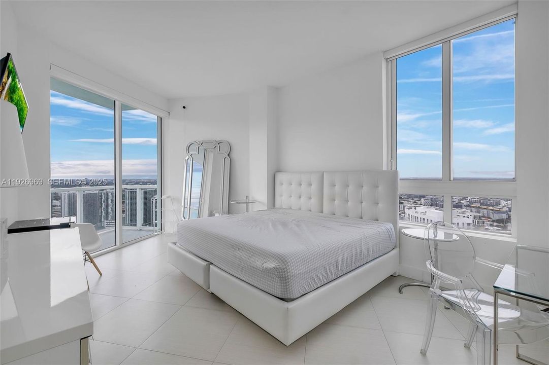 For Sale: $1,249,999 (3 beds, 2 baths, 1902 Square Feet)