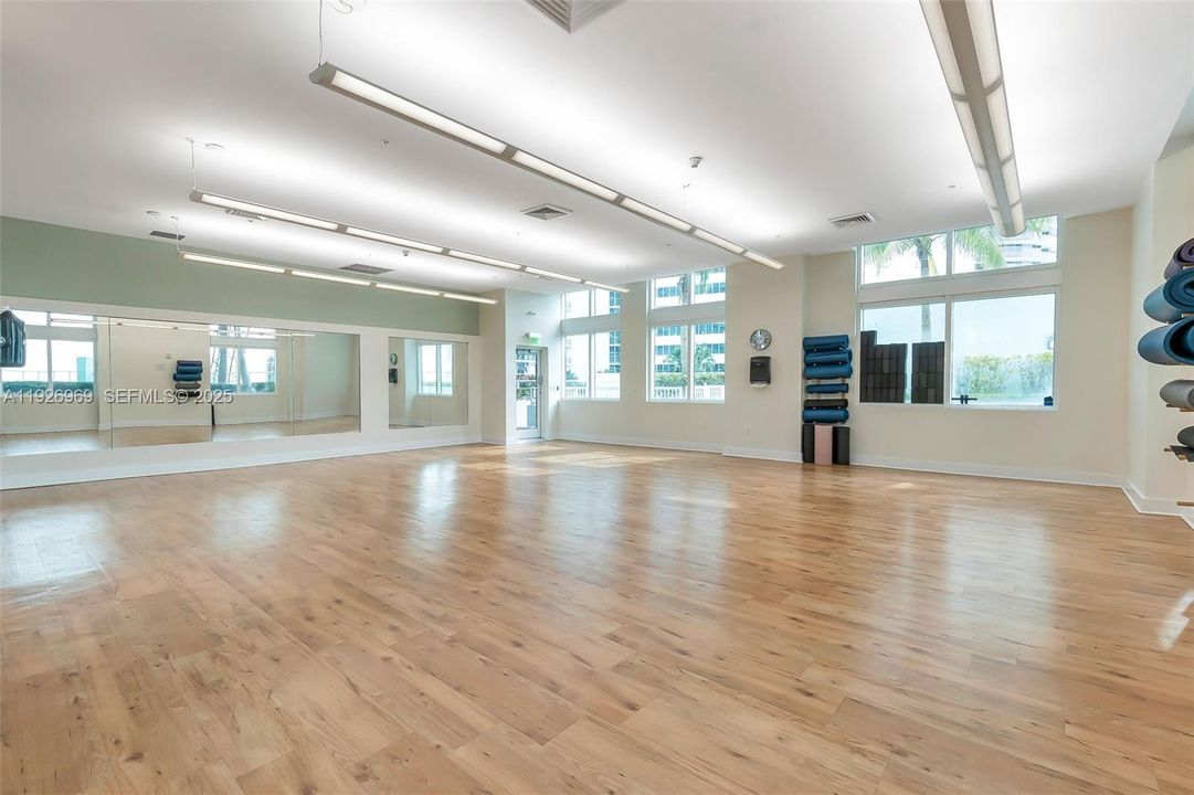 For Sale: $1,249,999 (3 beds, 2 baths, 1902 Square Feet)