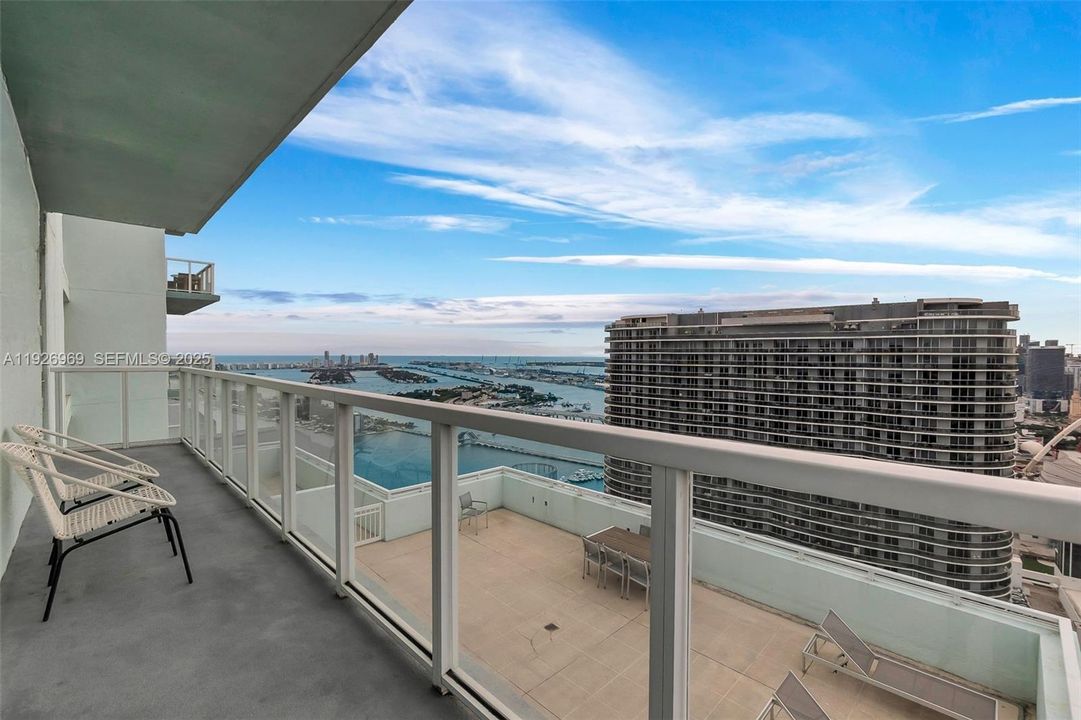 For Sale: $1,249,999 (3 beds, 2 baths, 1902 Square Feet)