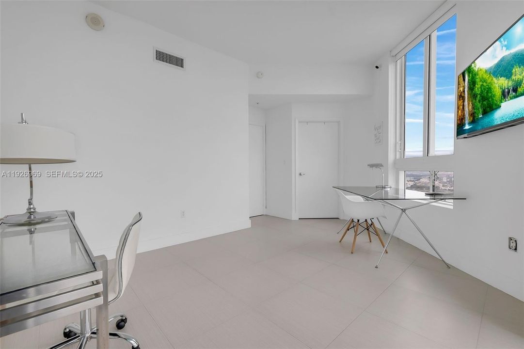 For Sale: $1,249,999 (3 beds, 2 baths, 1902 Square Feet)