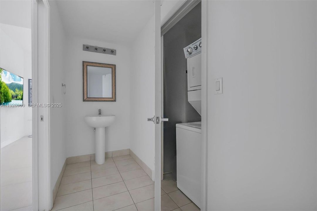 For Sale: $1,249,999 (3 beds, 2 baths, 1902 Square Feet)