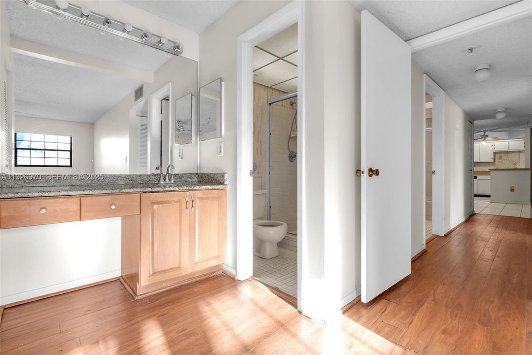 待售: $149,900 (2 贝兹, 2 浴室, 1070 平方英尺)