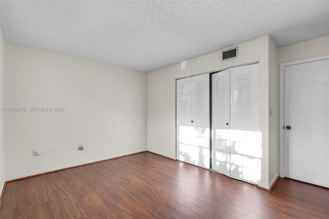 待售: $149,900 (2 贝兹, 2 浴室, 1070 平方英尺)