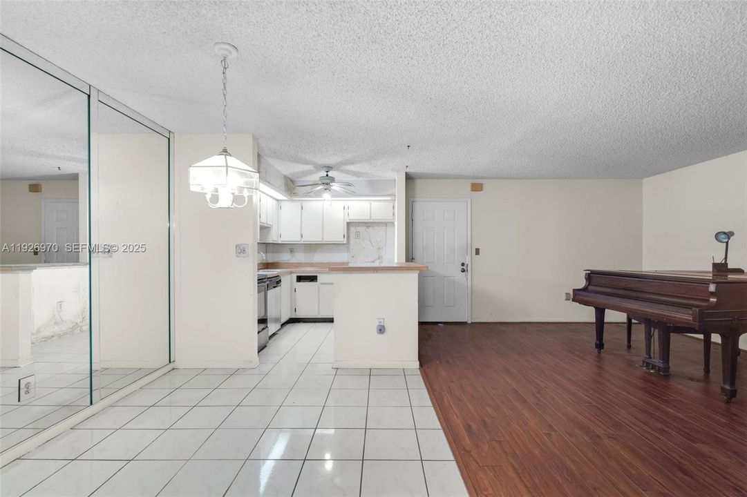 待售: $149,900 (2 贝兹, 2 浴室, 1070 平方英尺)