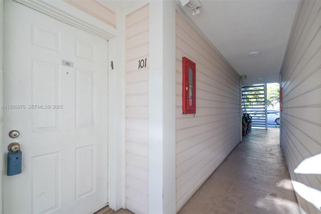 待售: $149,900 (2 贝兹, 2 浴室, 1070 平方英尺)