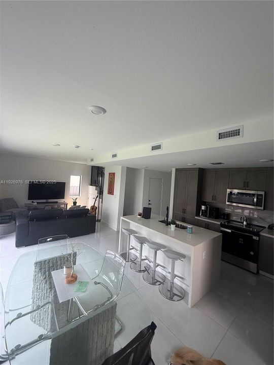 En Renta: $3,650 (5 camas, 3 baños, 1810 Pies cuadrados)