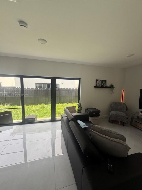 En Renta: $3,650 (5 camas, 3 baños, 1810 Pies cuadrados)