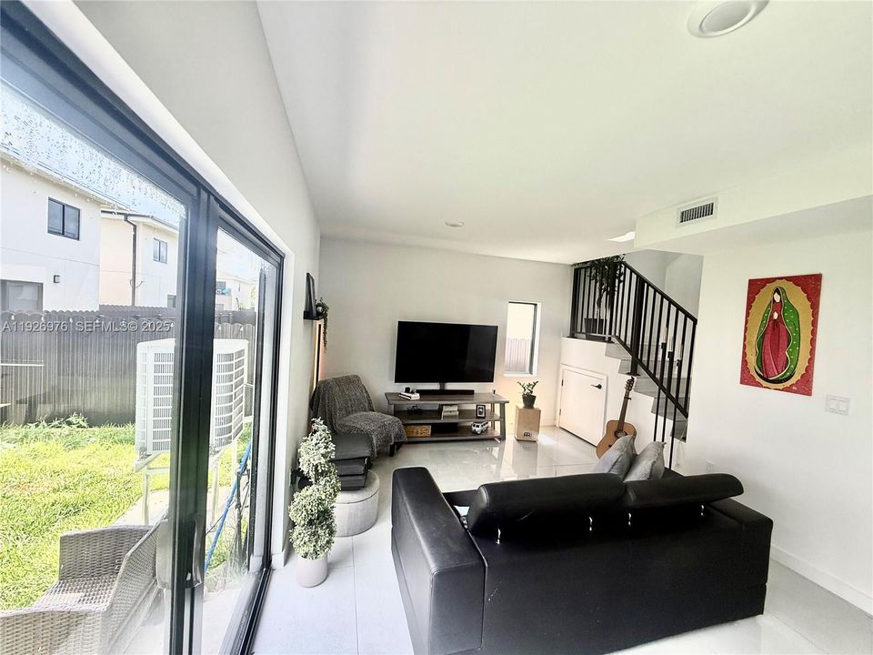 En Renta: $3,650 (5 camas, 3 baños, 1810 Pies cuadrados)