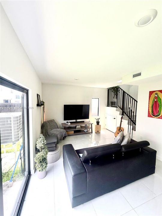 En Renta: $3,650 (5 camas, 3 baños, 1810 Pies cuadrados)