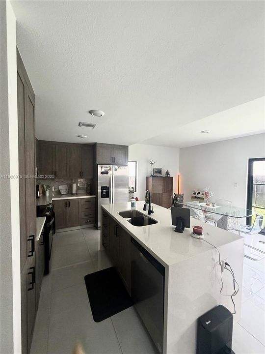 En Renta: $3,650 (5 camas, 3 baños, 1810 Pies cuadrados)