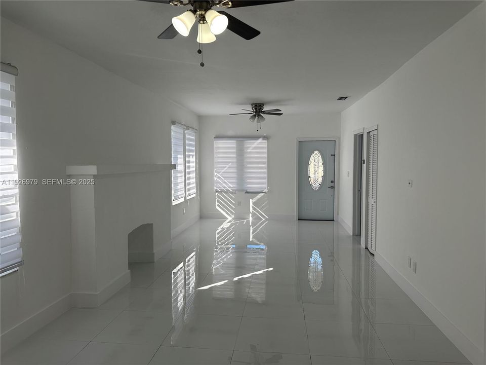 For Rent: $2,400 (2 beds, 1 baths, 1808 Square Feet)