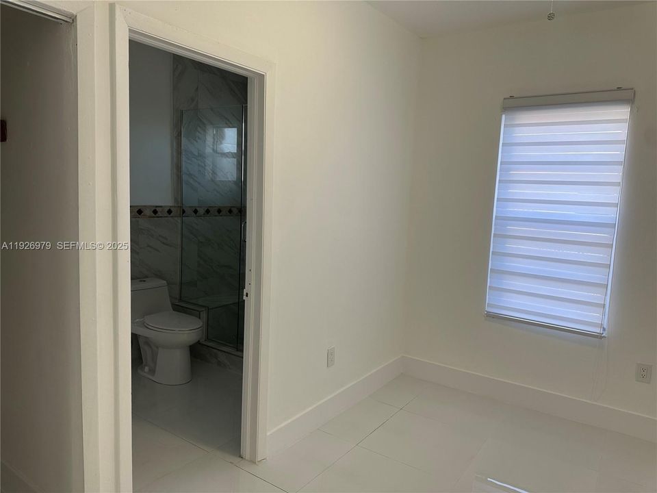 For Rent: $2,400 (2 beds, 1 baths, 1808 Square Feet)